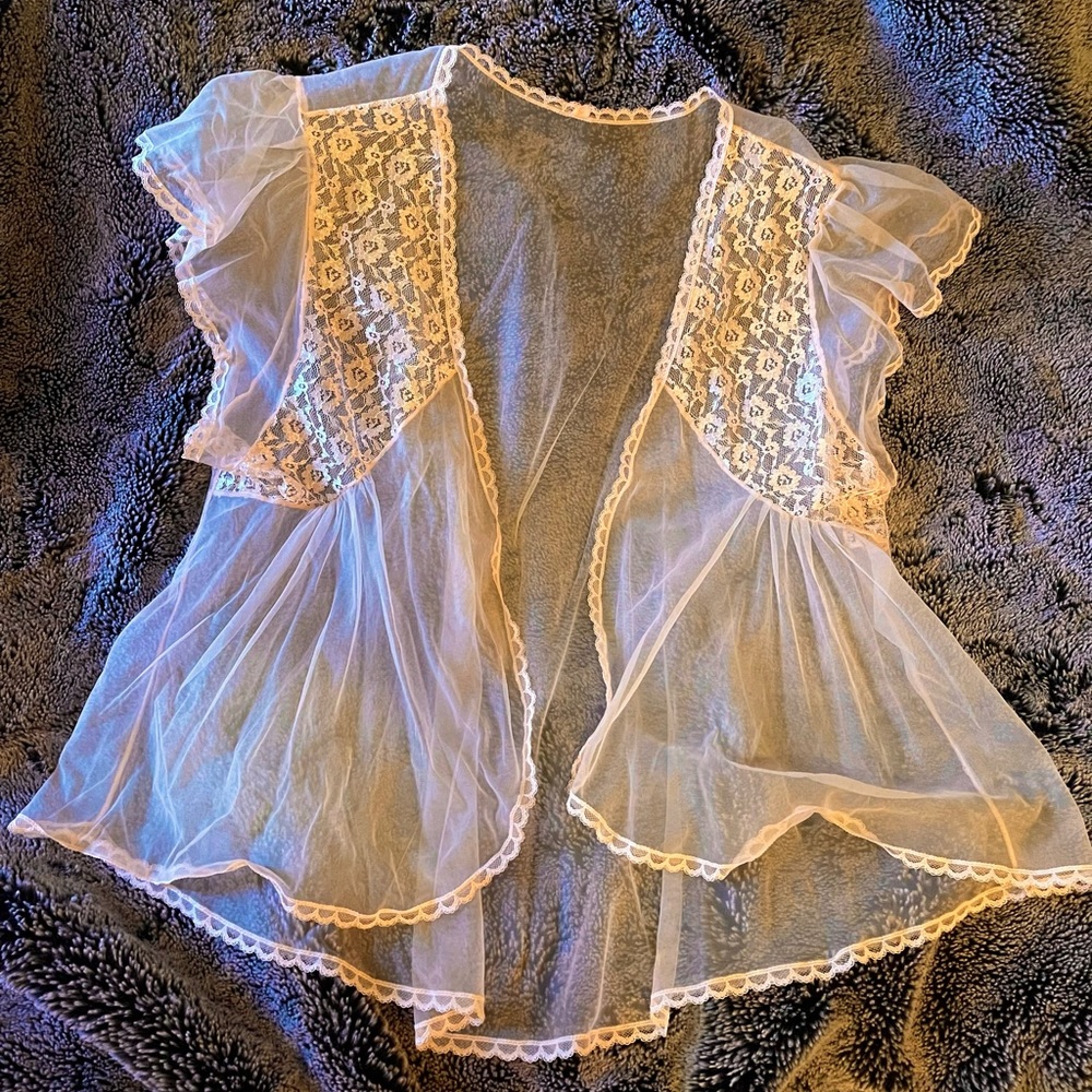1950s Blush colored Vintage sheer nighty/lingerie shawl
